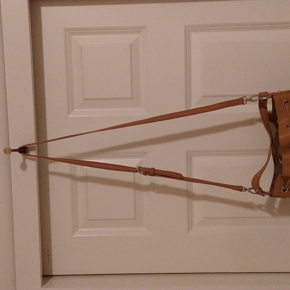 Nine West Drawstring Tan Bucket Bag, In Like New Condition, - Picture 13 of 16